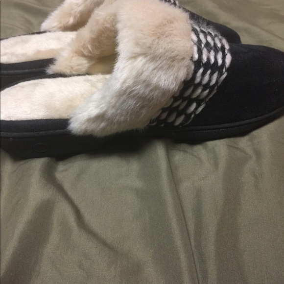 Isotoner  Slipper Shoes With FAUX FUR - Picture 2 of 8